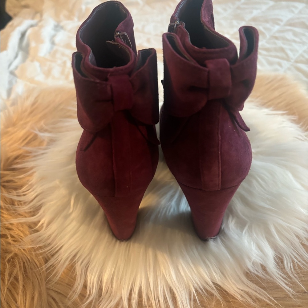 GIANNI BINI LADIES BURGUNDY SUEDE ANKLE HEEL BOOT. - Picture 2 of 7